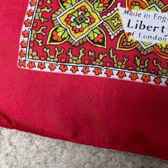 Vintage Liberty of London 100% Silk Scarf Made in England 23x23 Floral Print - Picture 4 of 5